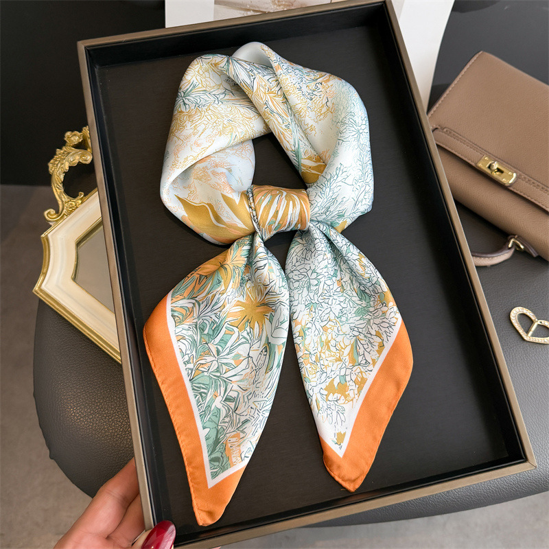 Sciarpa di lusso con stampa di - Luxury Bags Brand recensione e prezzo
