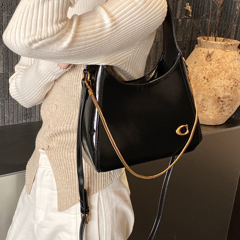 Nuova Borsa Sottospalla di Des - Luxury Bags Coach recensione e prezzo