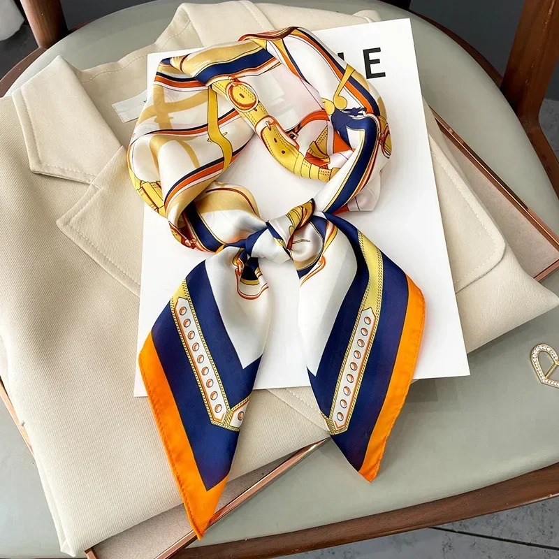 Foulard Quadrato Sottile in Se - Luxury Bags Quality recensione e prezzo