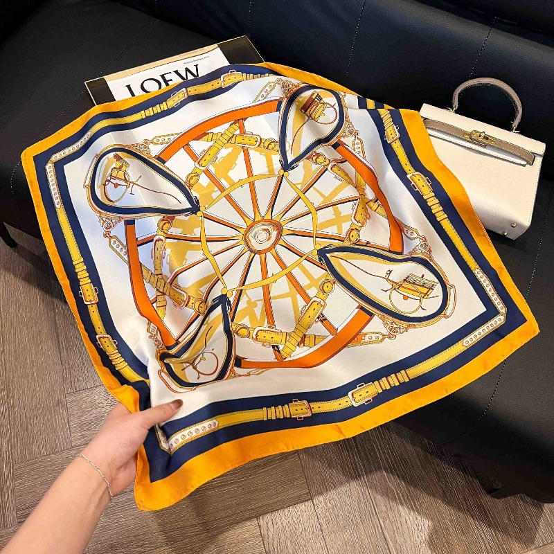 Foulard Quadrato Sottile in Se - Luxury Bags Quality recensione e prezzo